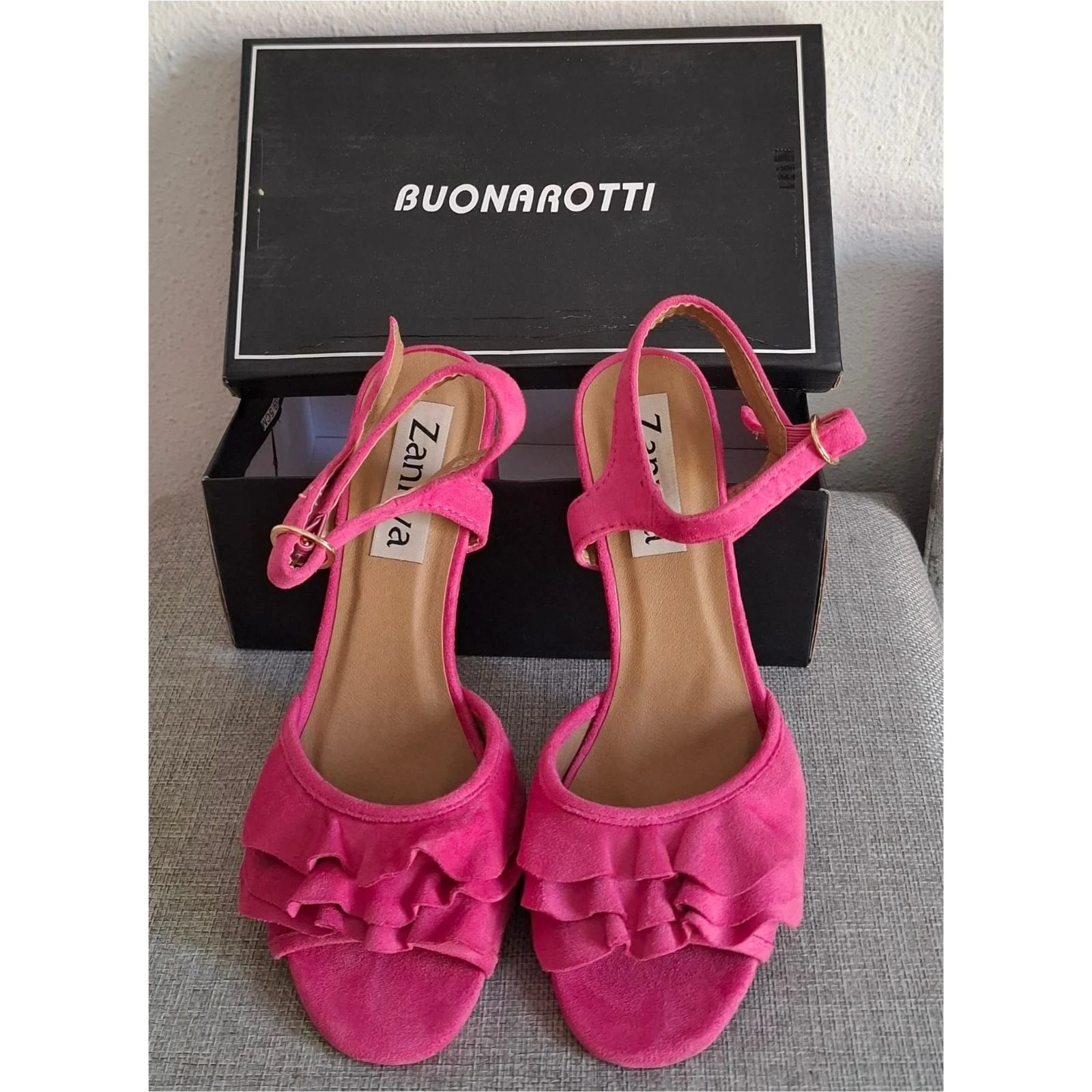 Sandalias rosas con volante limite edition Y2K